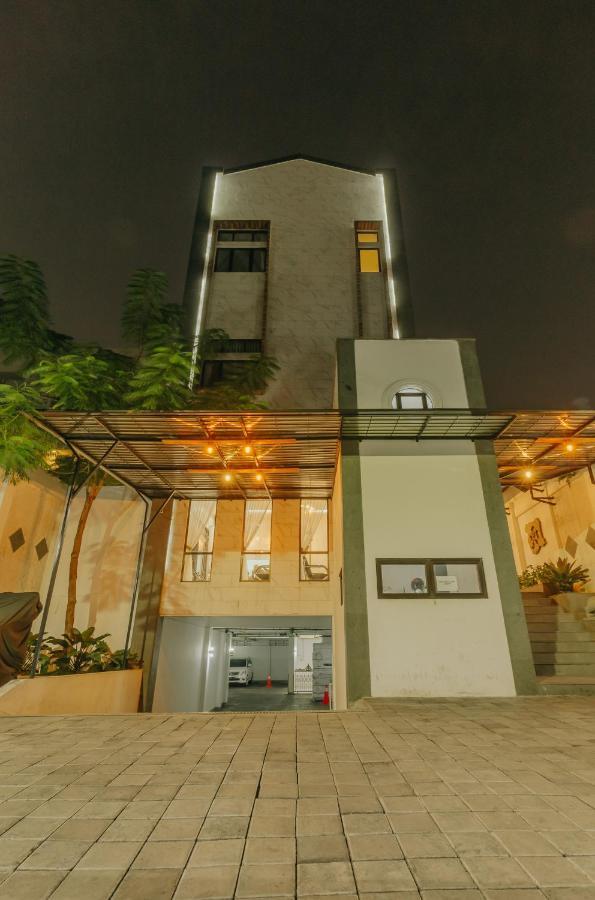 Urbanest Inn House Slipi Jakarta Eksteriør billede