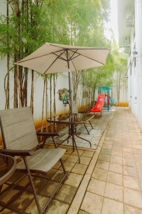 Urbanest Inn House Slipi Jakarta Eksteriør billede