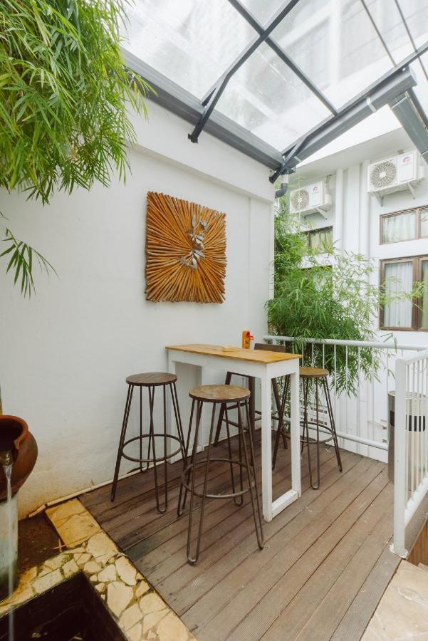 Urbanest Inn House Slipi Jakarta Eksteriør billede