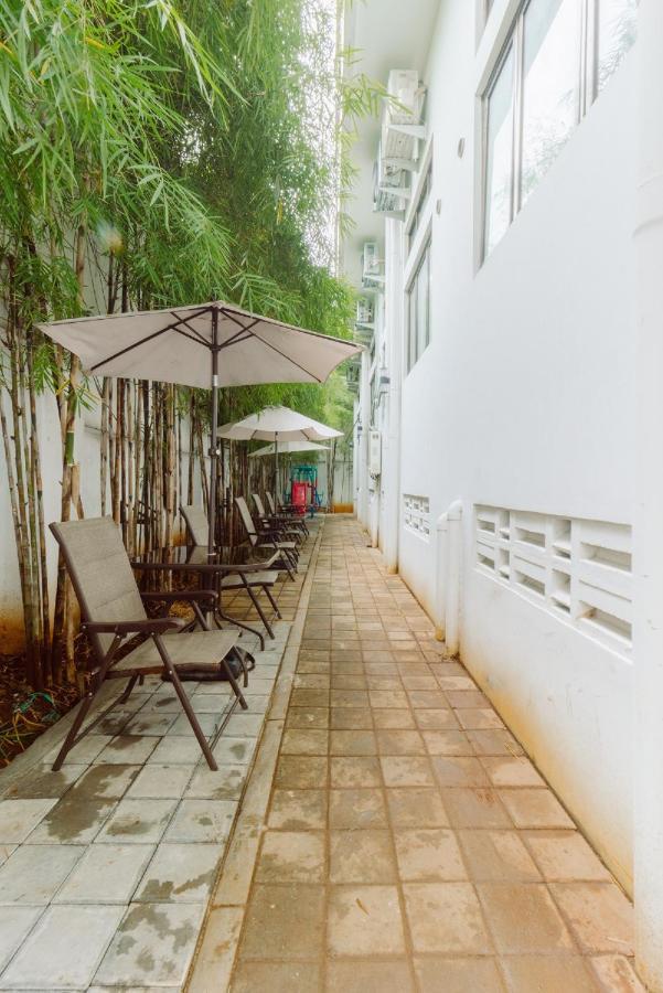 Urbanest Inn House Slipi Jakarta Eksteriør billede