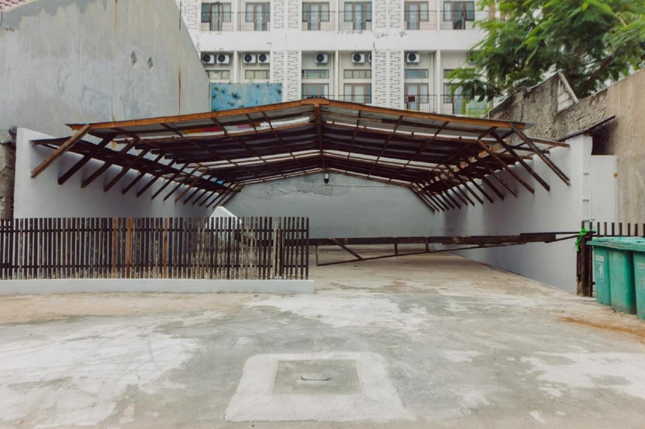 Urbanest Inn House Slipi Jakarta Eksteriør billede