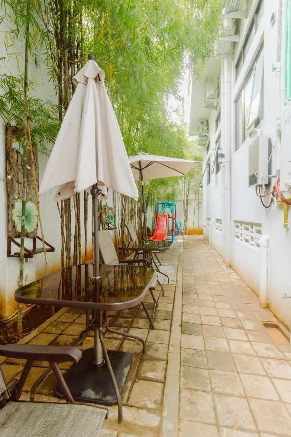 Urbanest Inn House Slipi Jakarta Eksteriør billede