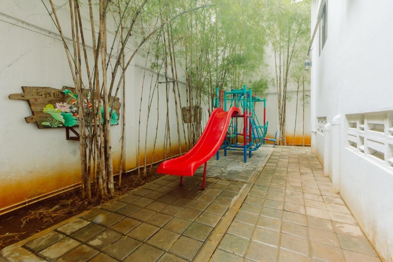 Urbanest Inn House Slipi Jakarta Eksteriør billede