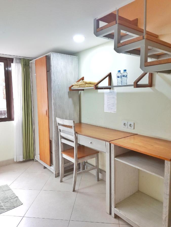 Urbanest Inn House Slipi Jakarta Eksteriør billede