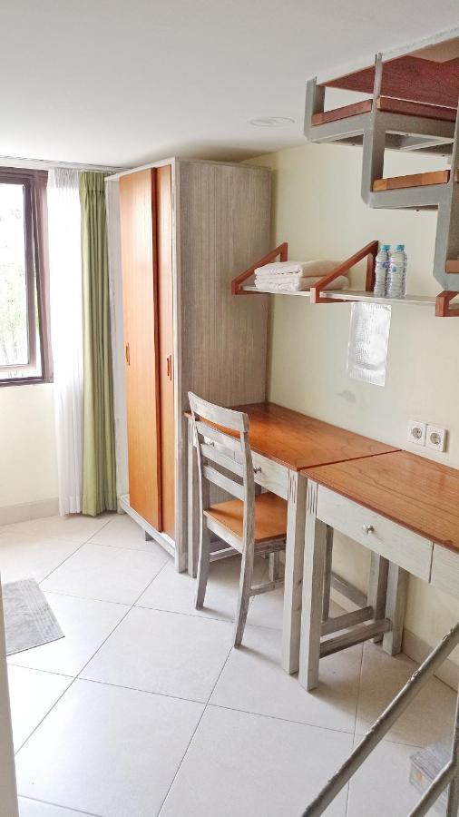 Urbanest Inn House Slipi Jakarta Eksteriør billede